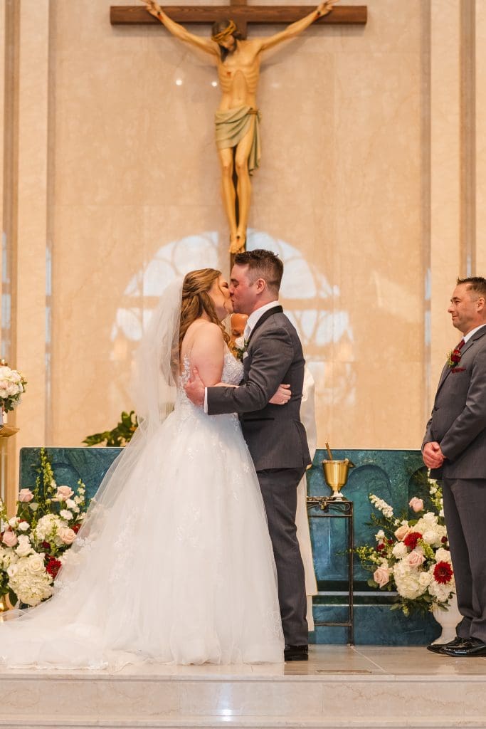 st-robert-bellarmine-new-jersey-wedding-ceremony-photos-suessmoments