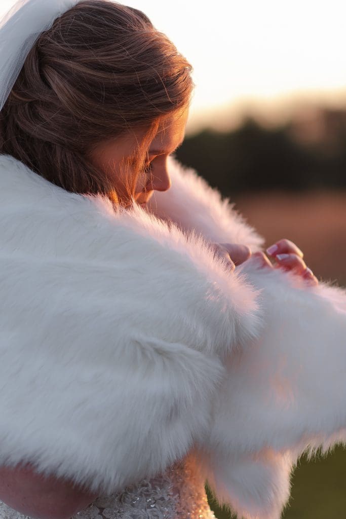 fur-shaw-white-for-wedding-dress-in-cold-weather-suessmoments