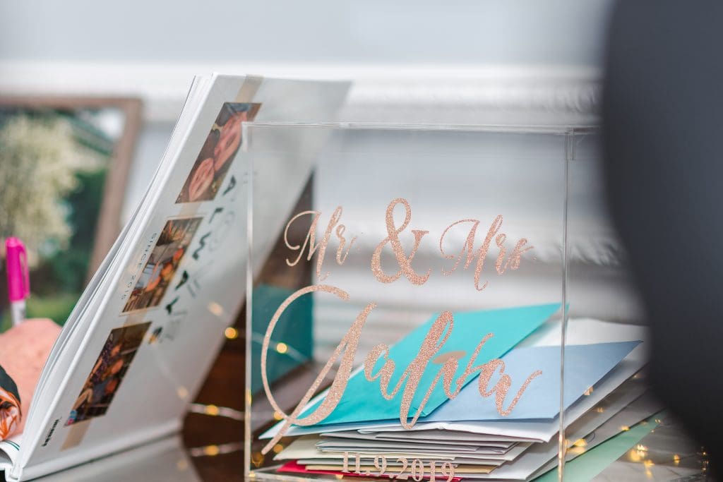 golden-hour-eagle-oaks-country-club-wedding-photos-suessmoments-gift-box