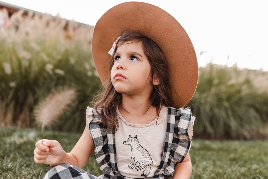 bubbles-kids-photography-during-fall-photoshoot-with-family-lifestyle-photography