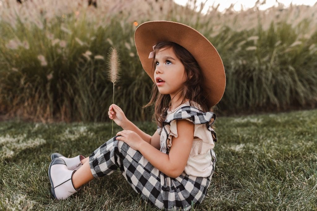 cute-fall-outfit-for-kids-family-photoshoot