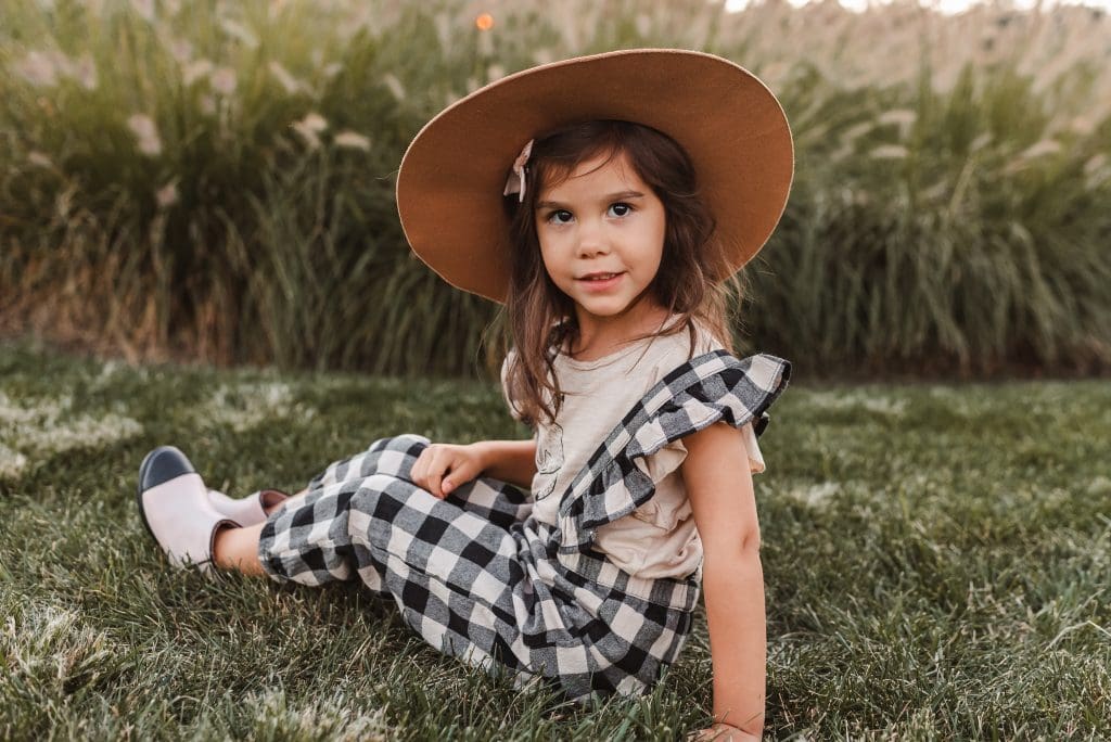 cute-fall-outfit-for-kids-family-photoshoot
