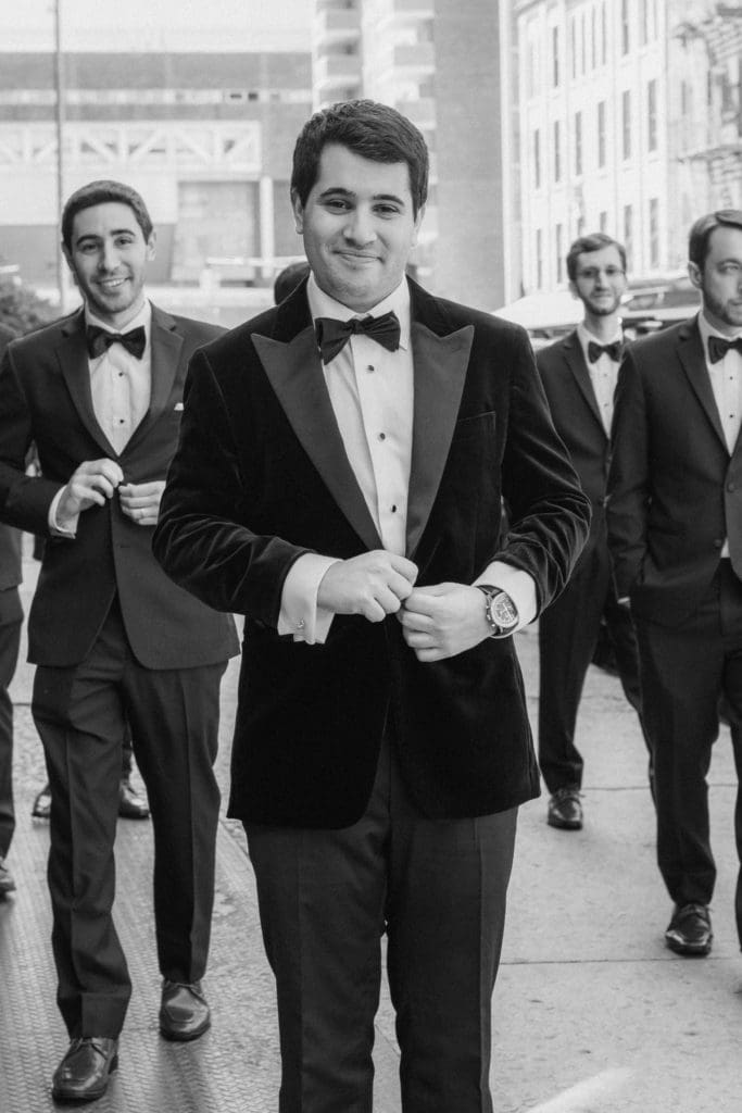 black-and-white-groomsman-photo-by-suessmoments