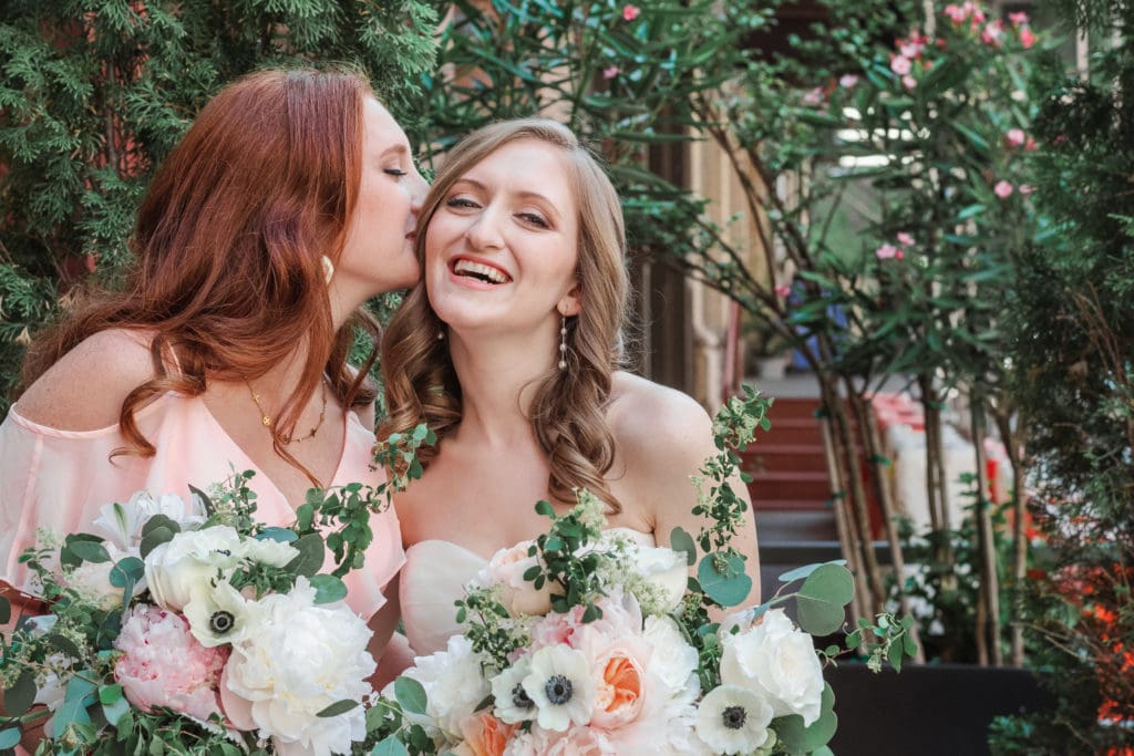 bridesmaid-photos-with-bride-on-wedding-day-by-suessmoments-wedding-photography