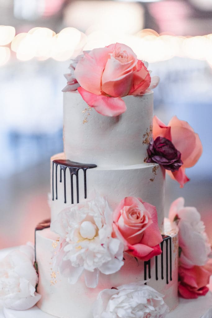 wedding-cake-at-highline-hotel-wedding-sprig-theme-by-suessmmoents