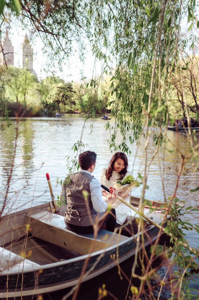creative-engagement-photos-central-park-nyc-photographer-suess-moments