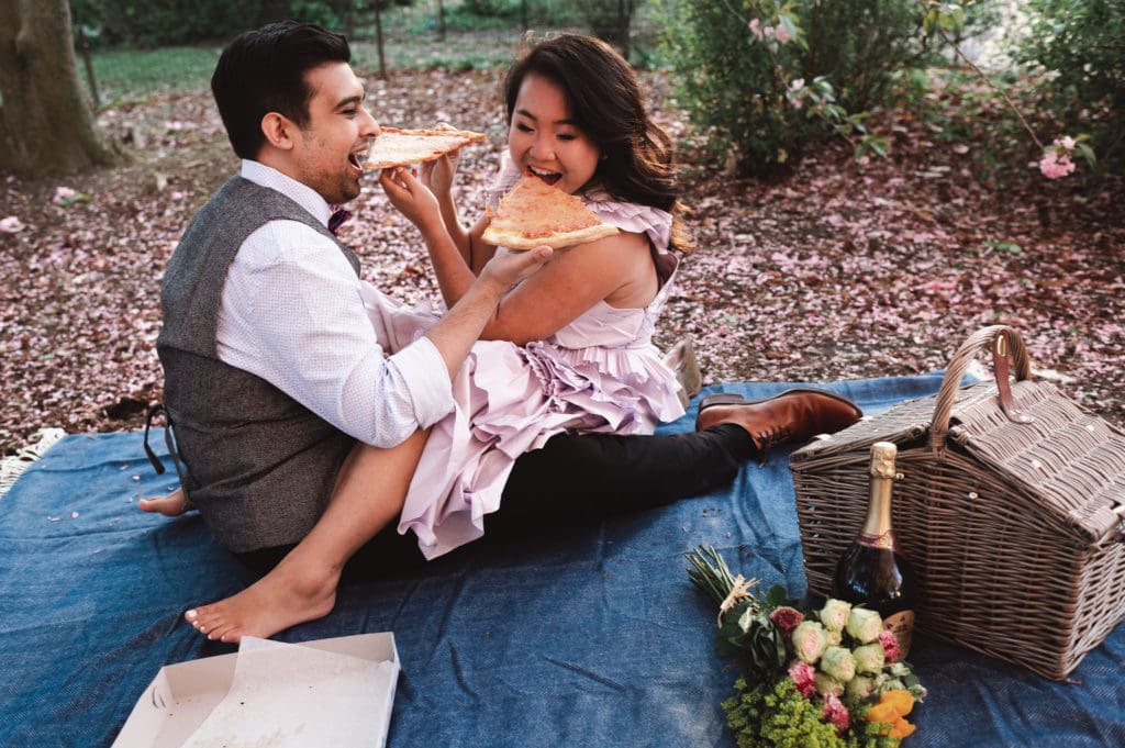 couple-eating-pizza-creative-engagement-photo-by-suessmoments