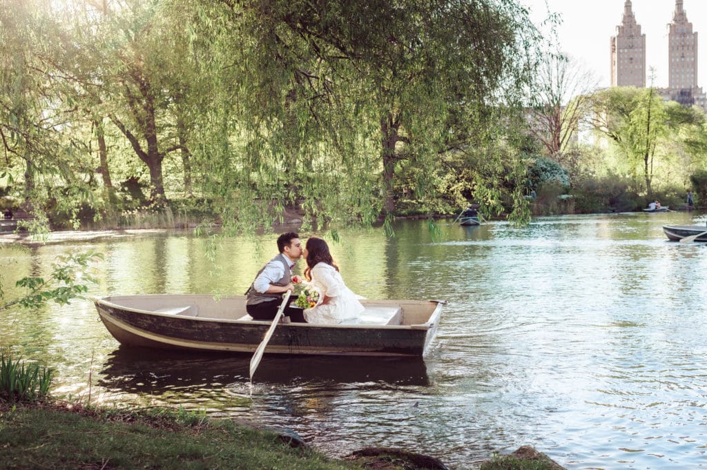creative-engagement-photos-central-park-nyc-photographer-suess-moments