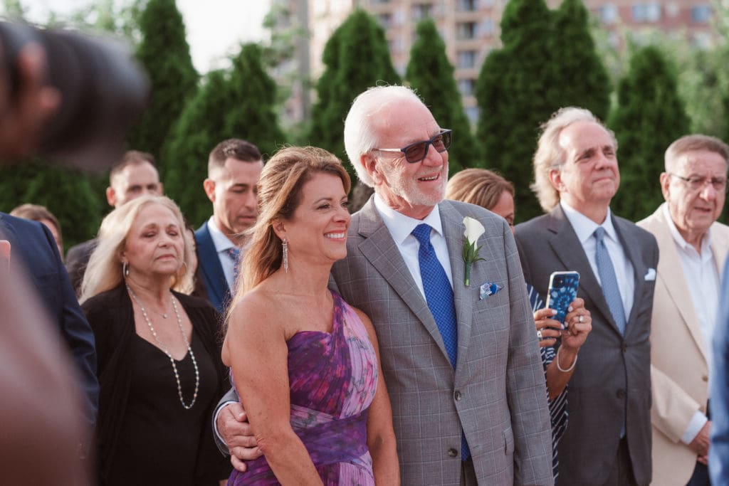 outdoor-ceremony-with-nyc-skyline-views-at-liberty-house-restaurant-new-jersey-by-suessmoments