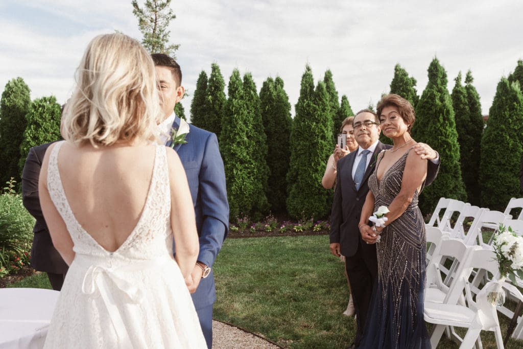 outdoor-ceremony-with-nyc-skyline-views-at-liberty-house-restaurant-new-jersey-by-suessmoments