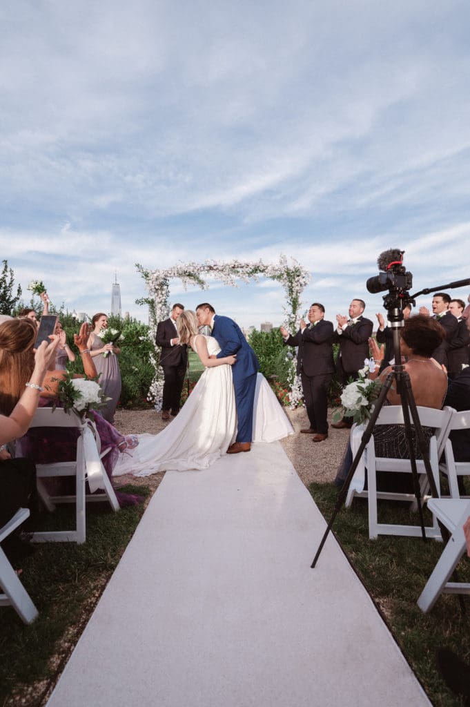 outdoor-ceremony-with-nyc-skyline-views-at-liberty-house-restaurant-new-jersey-by-suessmoments