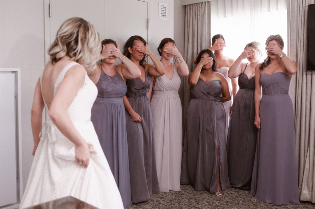 first-look-with-bridal-party-photo-by-suess-moments-photographer
