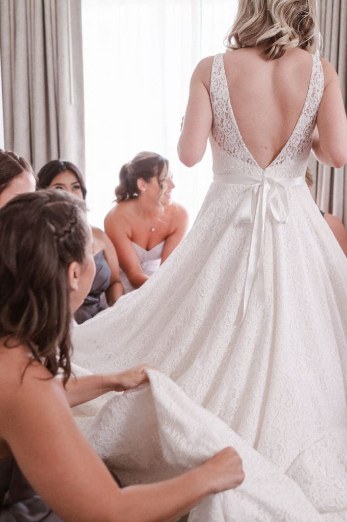 first-look-with-bridal-party-photo-by-suess-moments-photographer