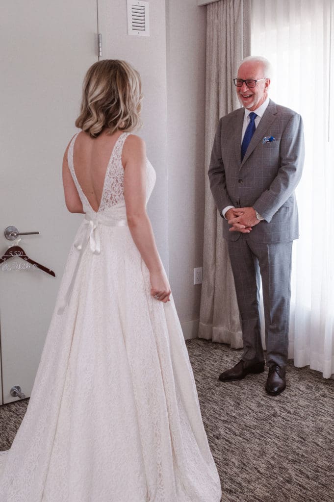 first-look-bride-and-her-father-by-suessmoments-photography