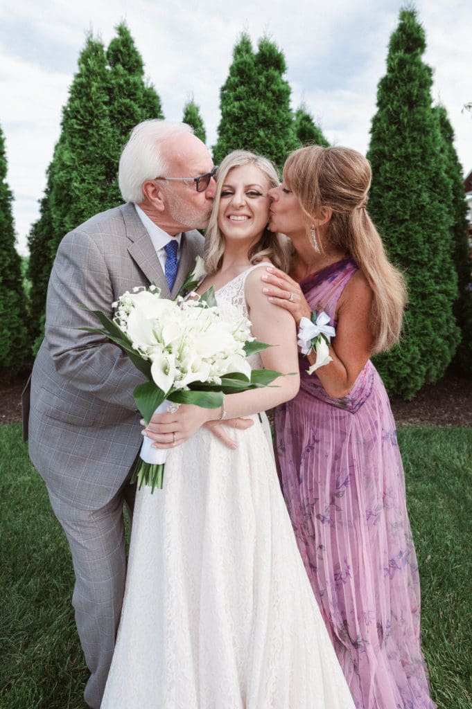 family-photos-with-bride