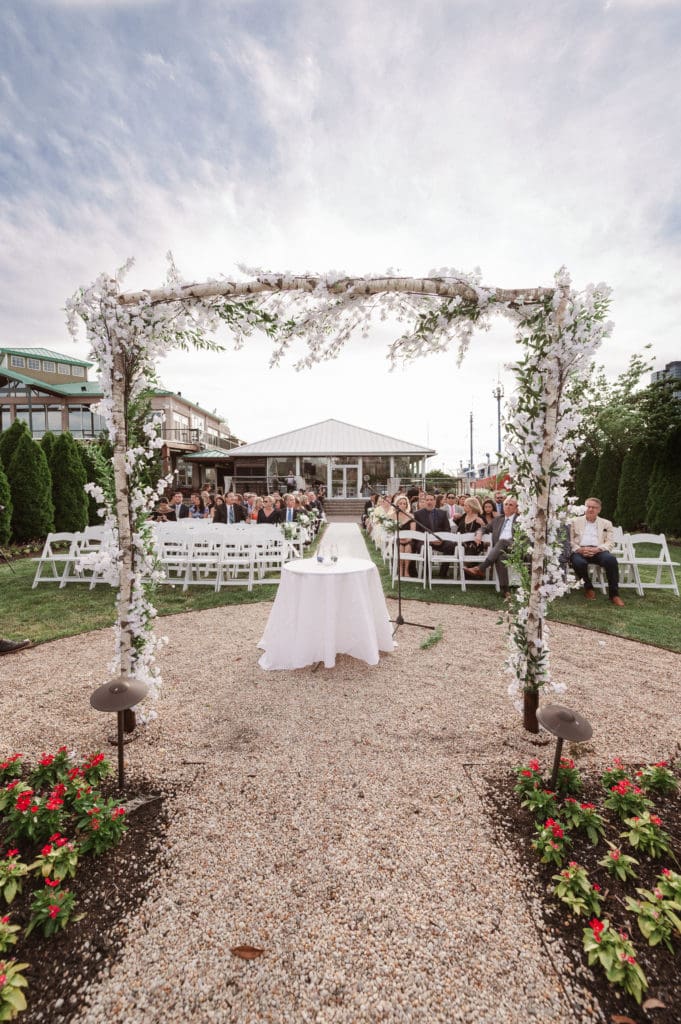outdoor-ceremony-with-nyc-skyline-views-at-liberty-house-restaurant-new-jersey-by-suessmoments