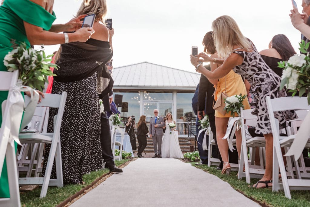 outdoor-ceremony-with-nyc-skyline-views-at-liberty-house-restaurant-new-jersey-by-suessmoments