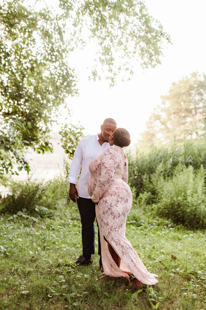 prospect-park-maternity-photos-by-suessmoments-beautiful-light