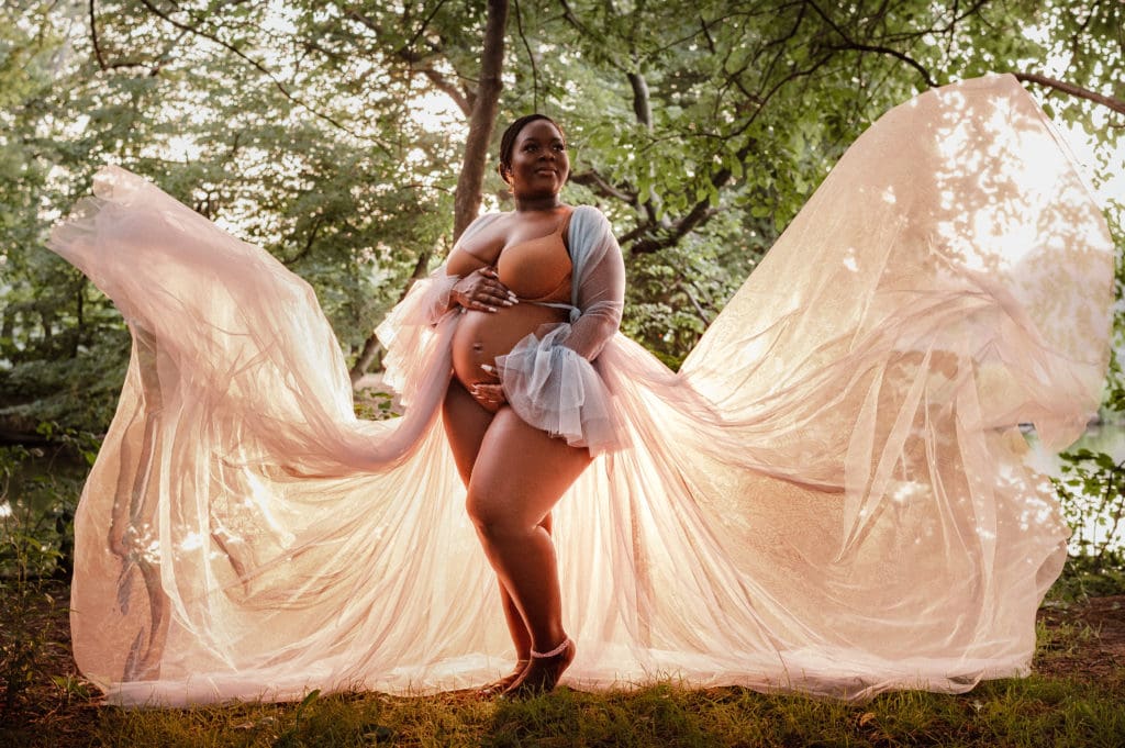 prospect-park-maternity-photos-by-suessmoments-tulle-rental-for-maternity-photos