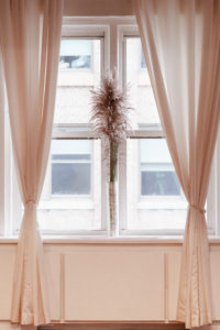 wedding-photos-at-midtown-loft-and-terrace-nyc-by-suess-moments