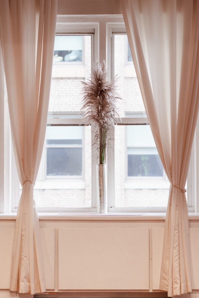 wedding-photos-at-midtown-loft-and-terrace-nyc-by-suess-moments
