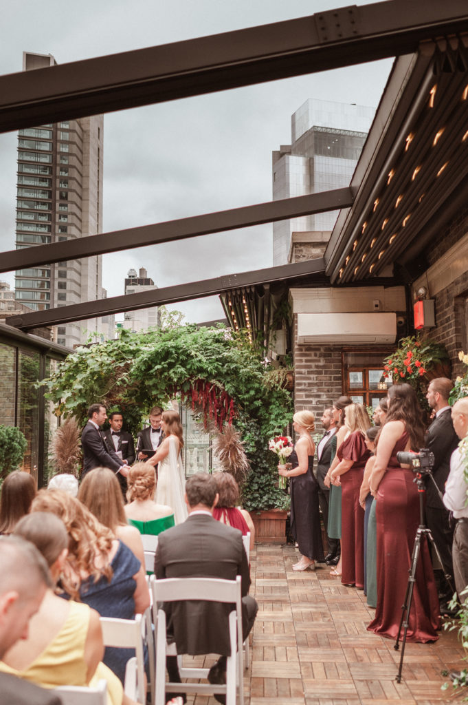 midtown-loft-and-terrace-rooftop-wedding-ceremony-photos-by-suessmoments
