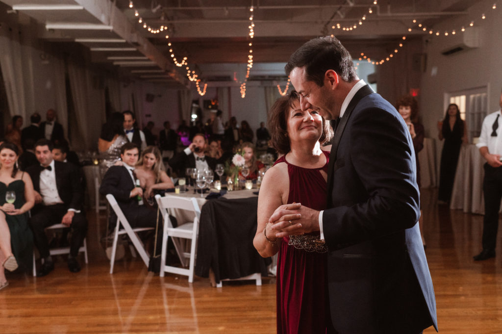 wedding-reception-at-midtown-loft-and-terrace-nyc-by-suess-moments