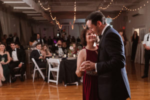 wedding-reception-at-midtown-loft-and-terrace-nyc-by-suess-moments