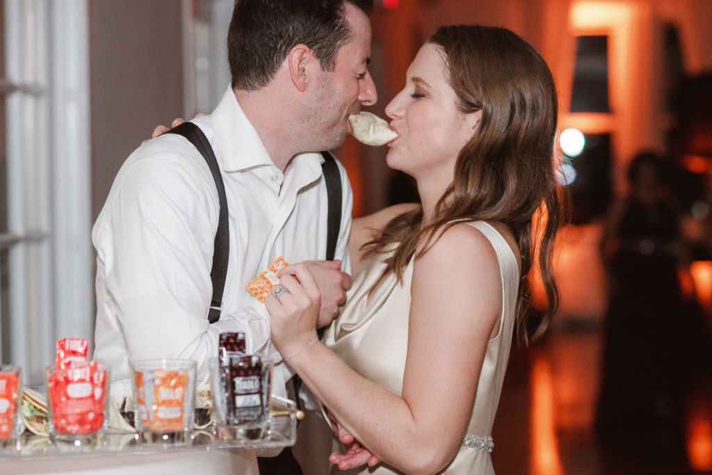 wedding-reception-at-midtown-loft-and-terrace-nyc-by-suess-moments