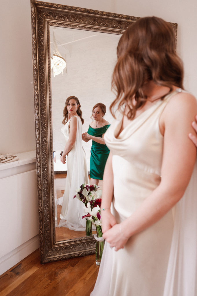 wedding-photos-at-bridal-suite-midtown-loft-and-terrace-by-suessmoments