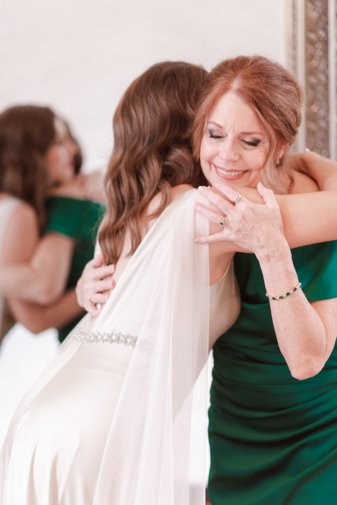 wedding-photos-at-bridal-suite-midtown-loft-and-terrace-by-suessmoments