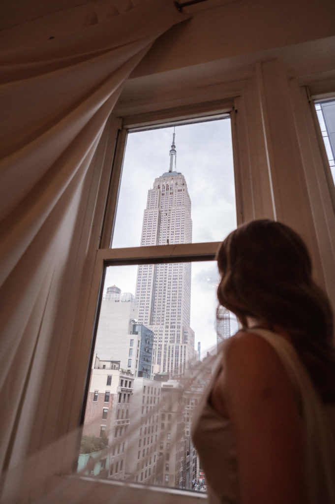wedding-photos-at-bridal-suite-midtown-loft-and-terrace-by-suessmoments