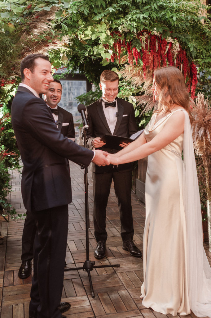midtown-loft-and-terrace-rooftop-wedding-ceremony-photos-by-suessmoments