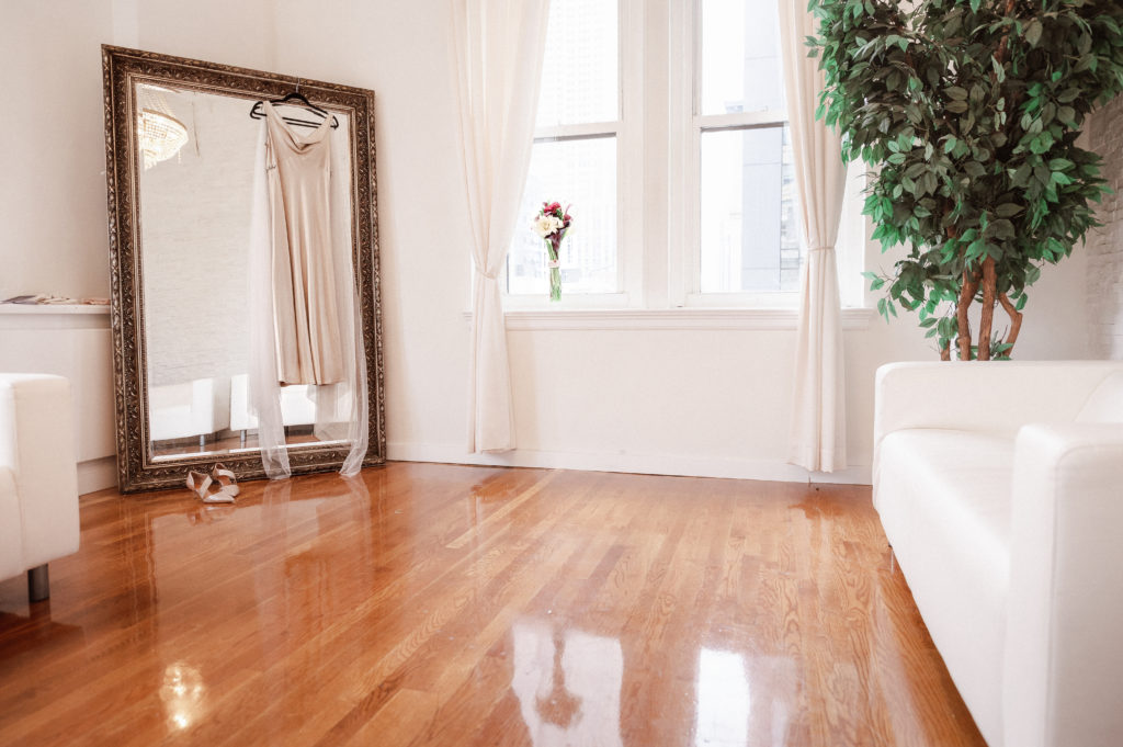 wedding-photos-at-midtown-loft-and-terrace-nyc-by-suess-moments