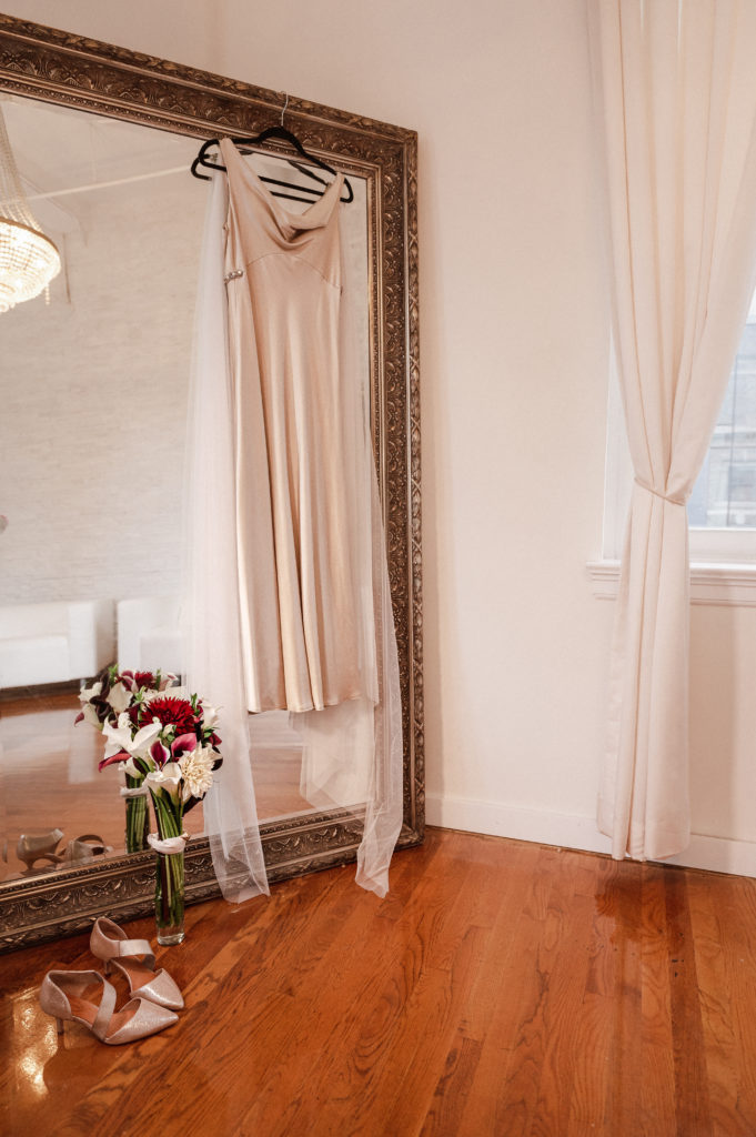 wedding-photos-at-midtown-loft-and-terrace-nyc-by-suess-moments