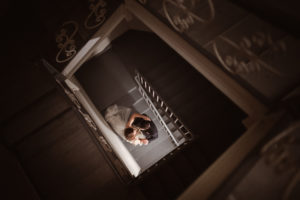 staircase-and-off-camera-flash-wedding-photo-by-suessmoments