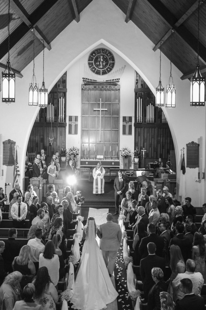 our-savior-lutheran-church-wedding-ceremony-photos-by-suessmoments