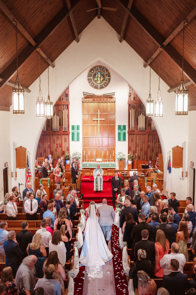 our-savior-lutheran-church-wedding-ceremony-photos-by-suessmoments