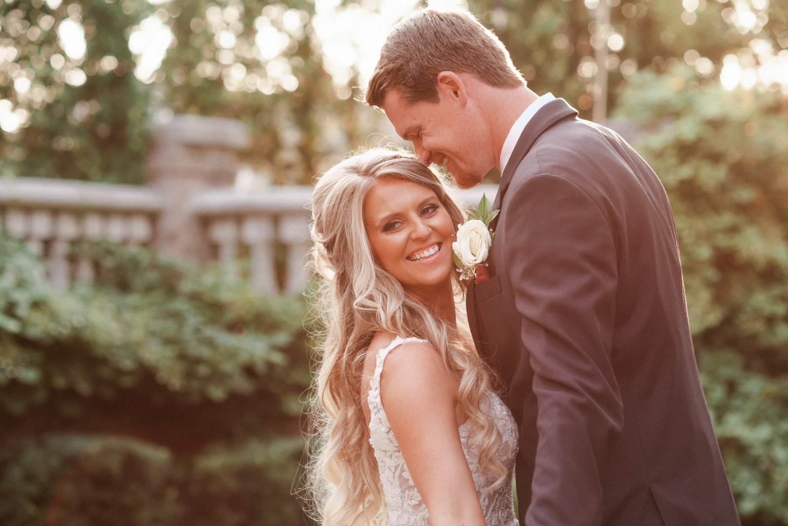 golden-hour-wedding-photos-at-the-brownstone-nj-photography-by-suess-moments