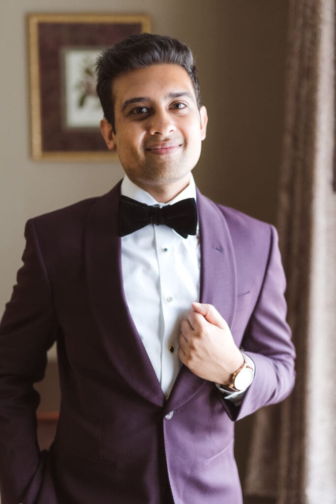 groom-traditional-portrait-by-window