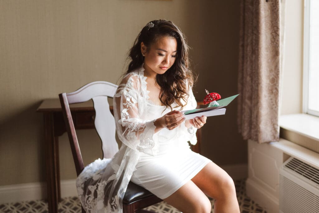 bride-opening-gift