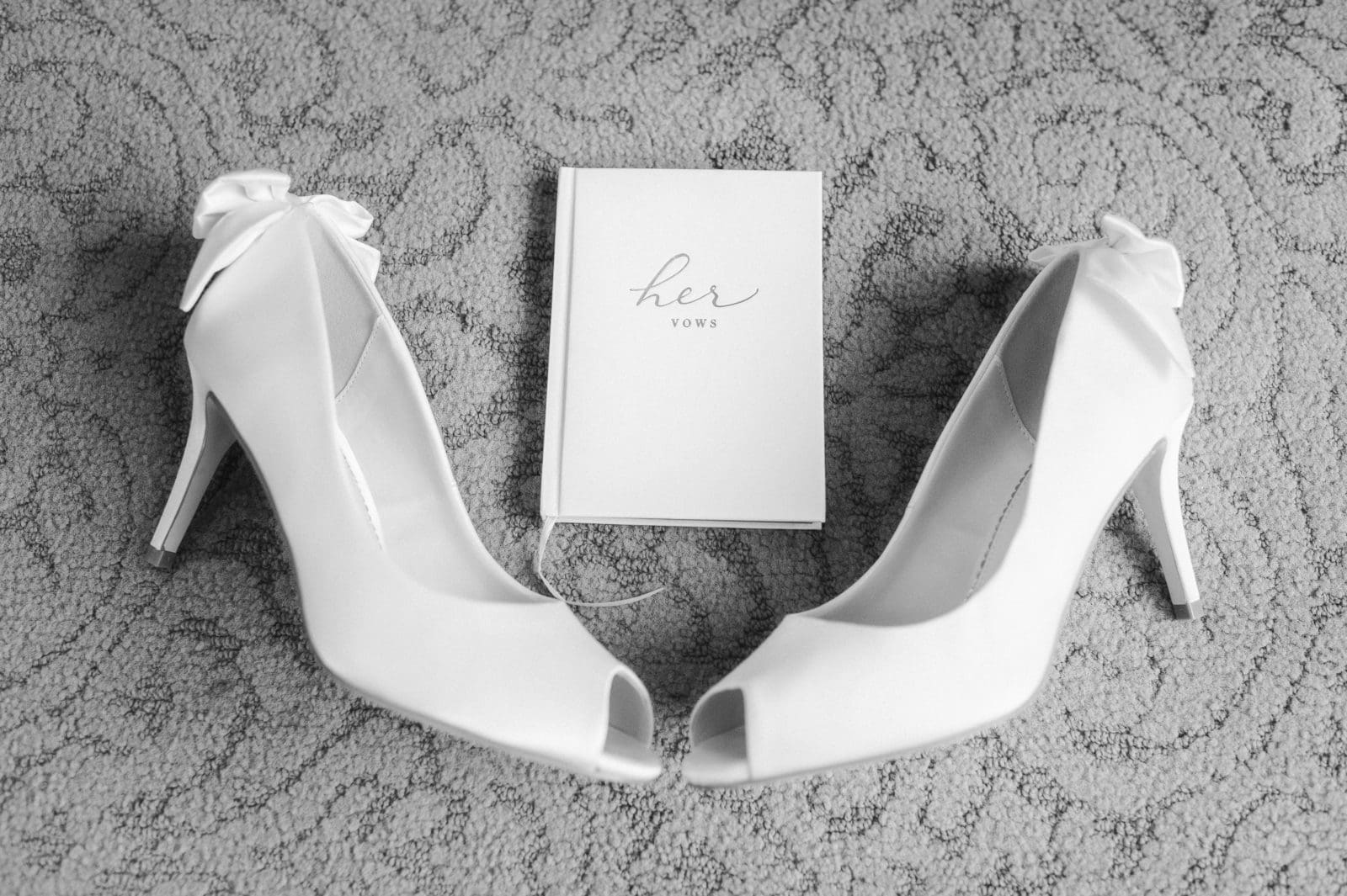 photographers-forgetphotographers-forget-on-a-wedding-day-a-wedding-day- vow-photos-b-suessmoments-photography