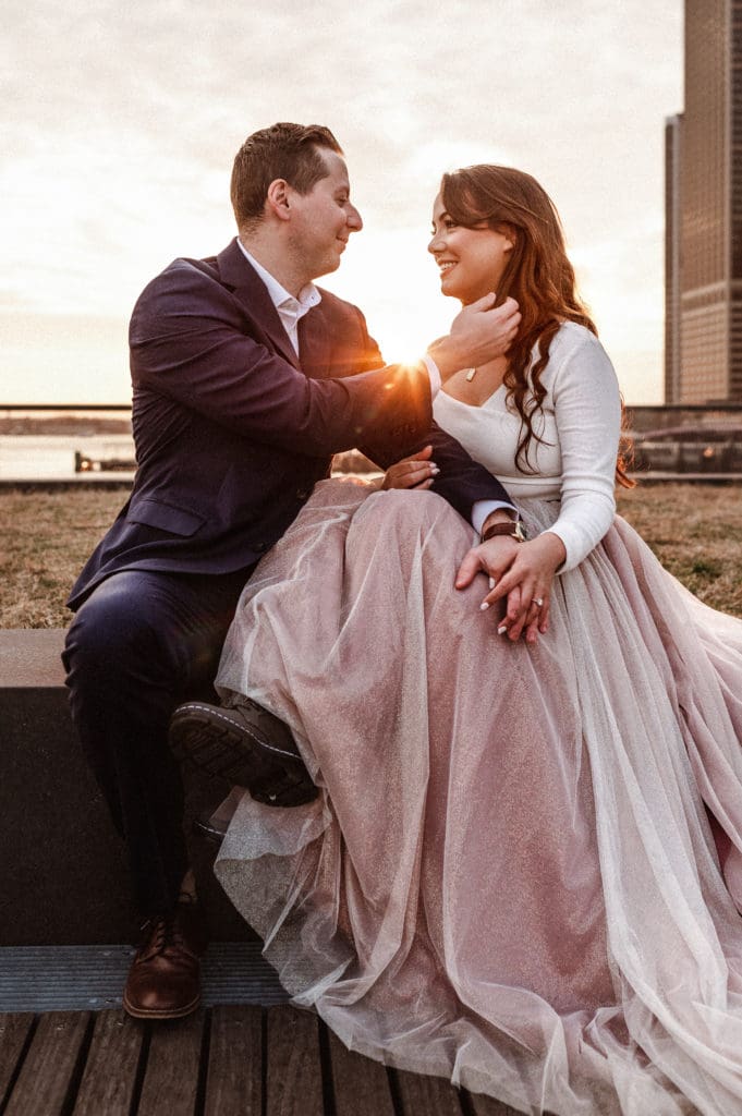 sunset-goldedn-hour-engagement-photo-by-suess-moments-pier-15-seaport