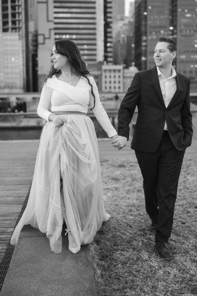 black-and-white-enagement-photo-nyc-photographer-suess-moments