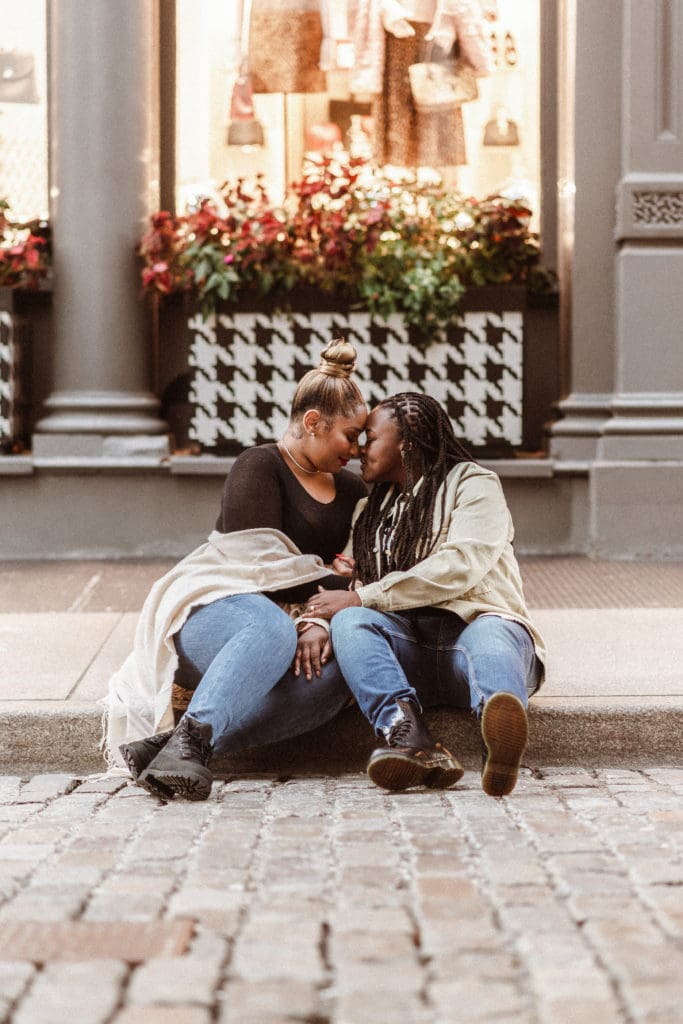 cute-couple-kissing-on-the-curb