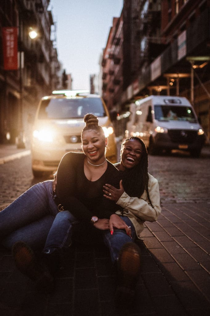 creative-nyc-taxi-couple-night-engagement-photo-by-suessmoments-photos-by-suess-moments