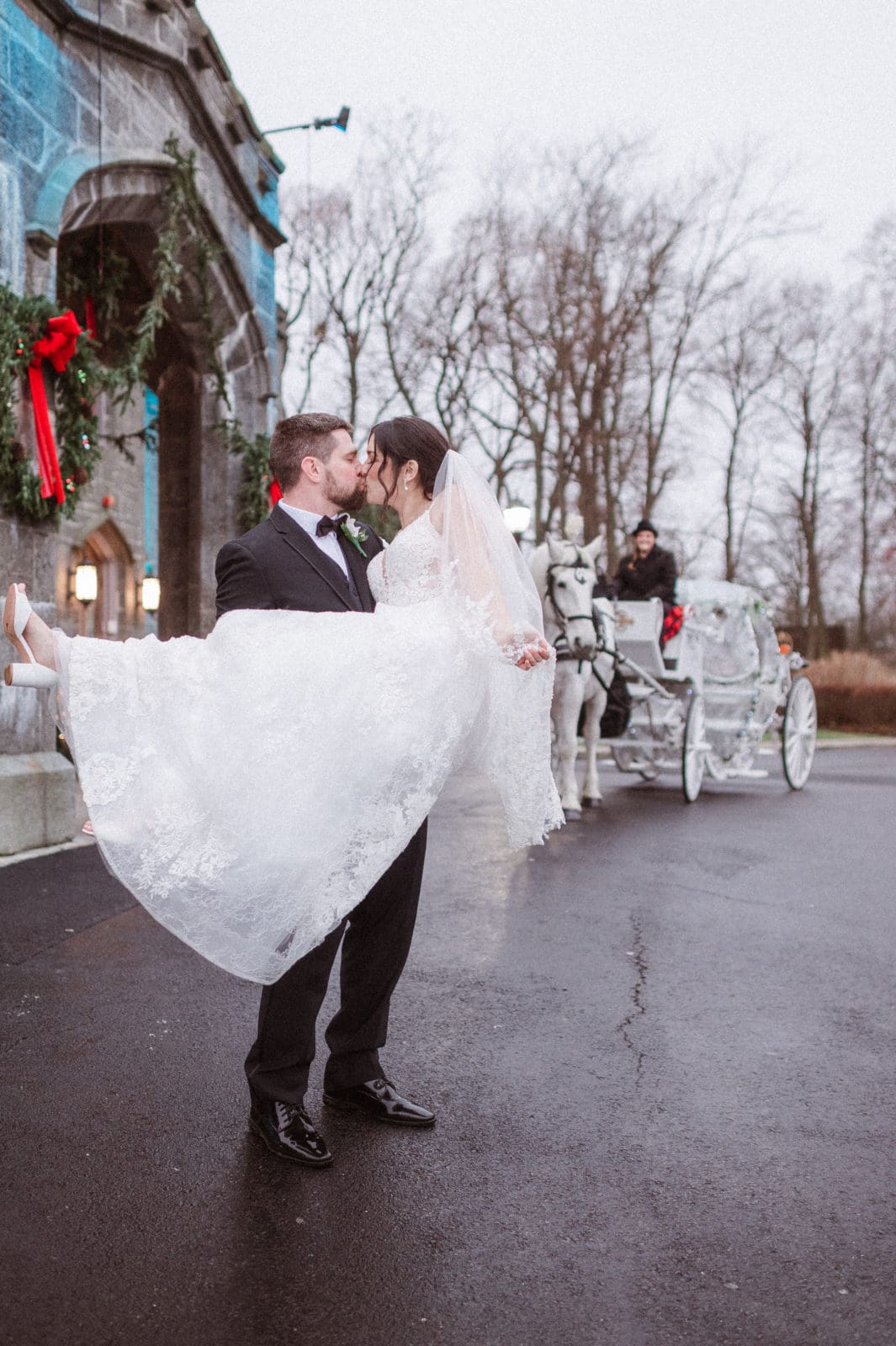 winter-wedding-theme-wedding-photos-at-whitby-castle-by-suess-moments