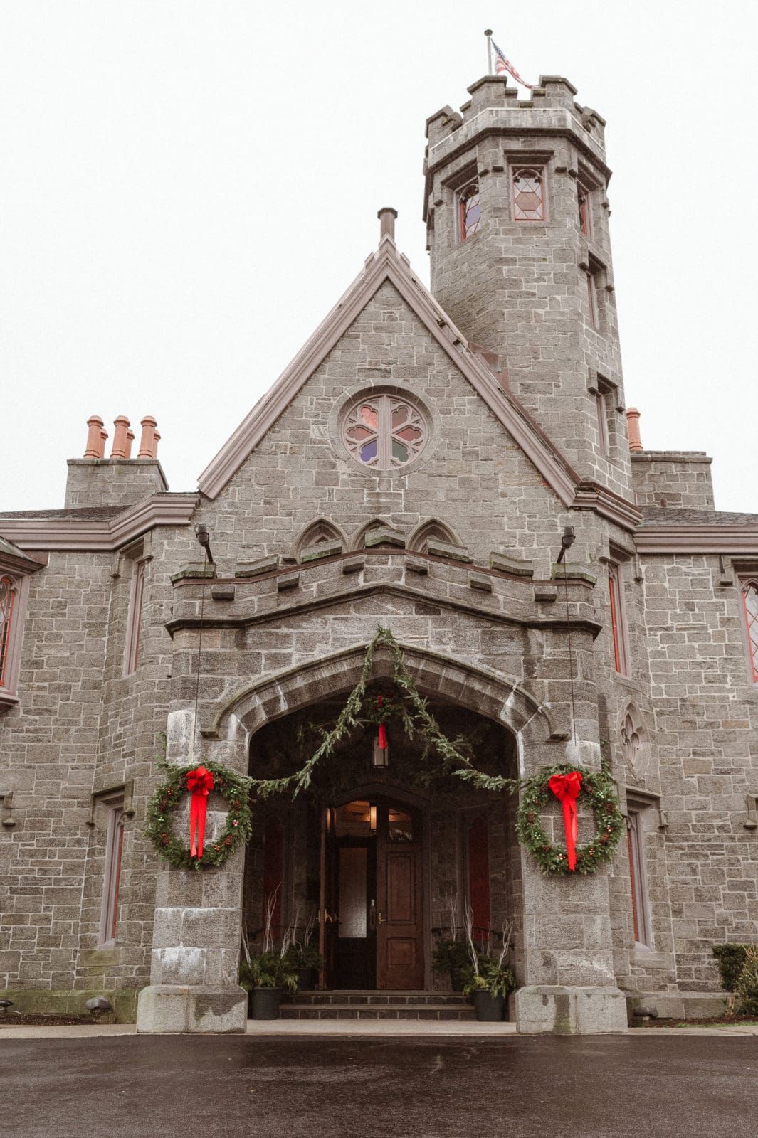 front-of-whitby-castle-winter-wedding-theme-by-suess-moments