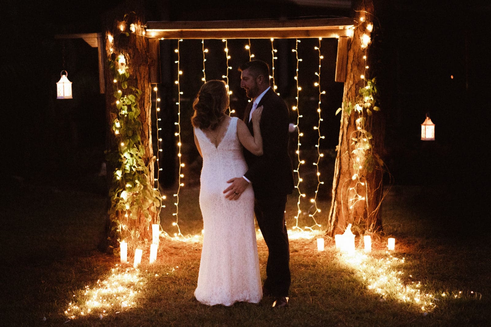nighttime-magical-fairylight-fine-art-wedding-photos-by-suess-moments