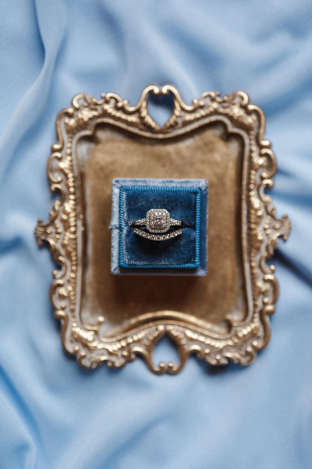 elegant-blue-and-gold-ring-shot
